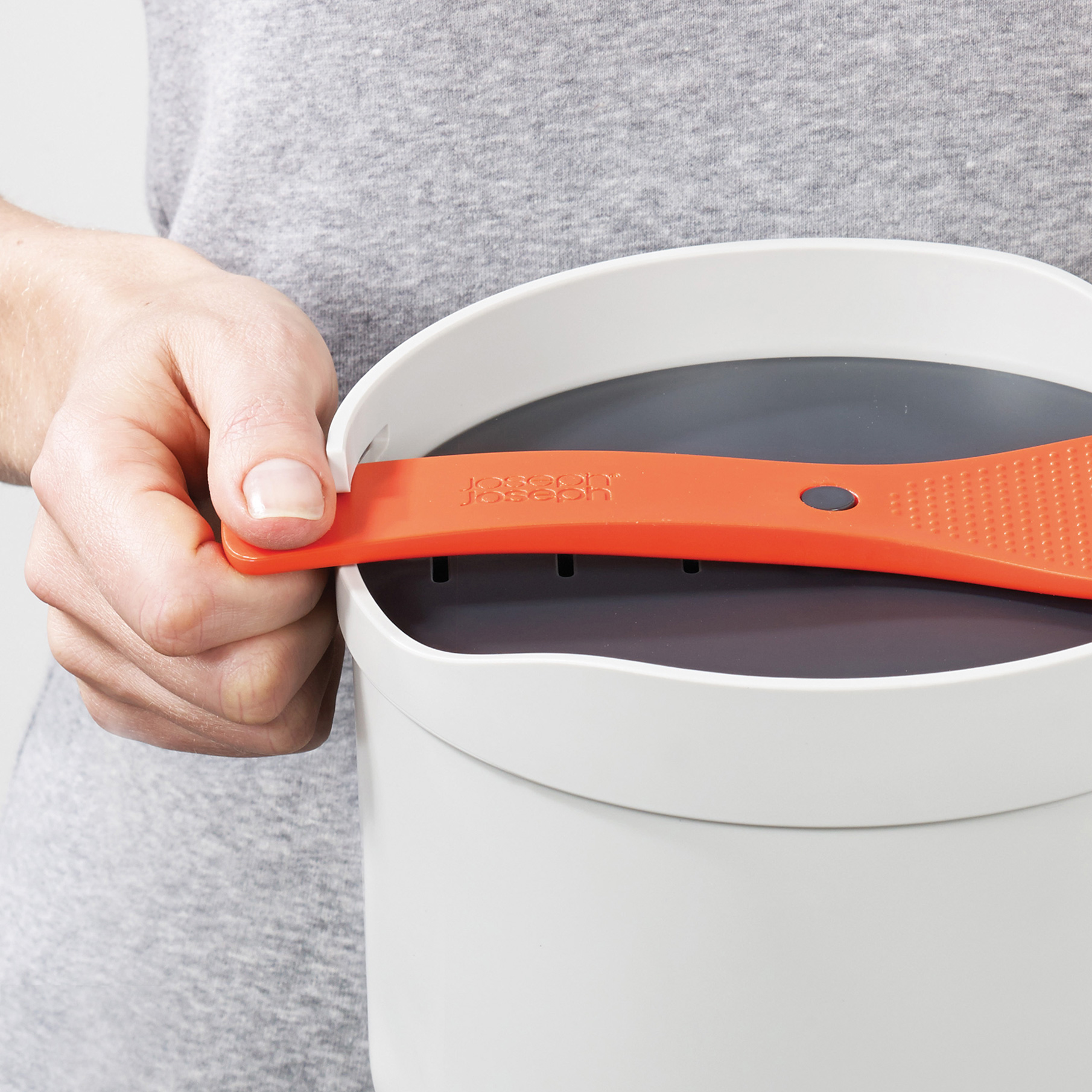 Joseph Joseph Rice Cooker | Closed | Carry View
